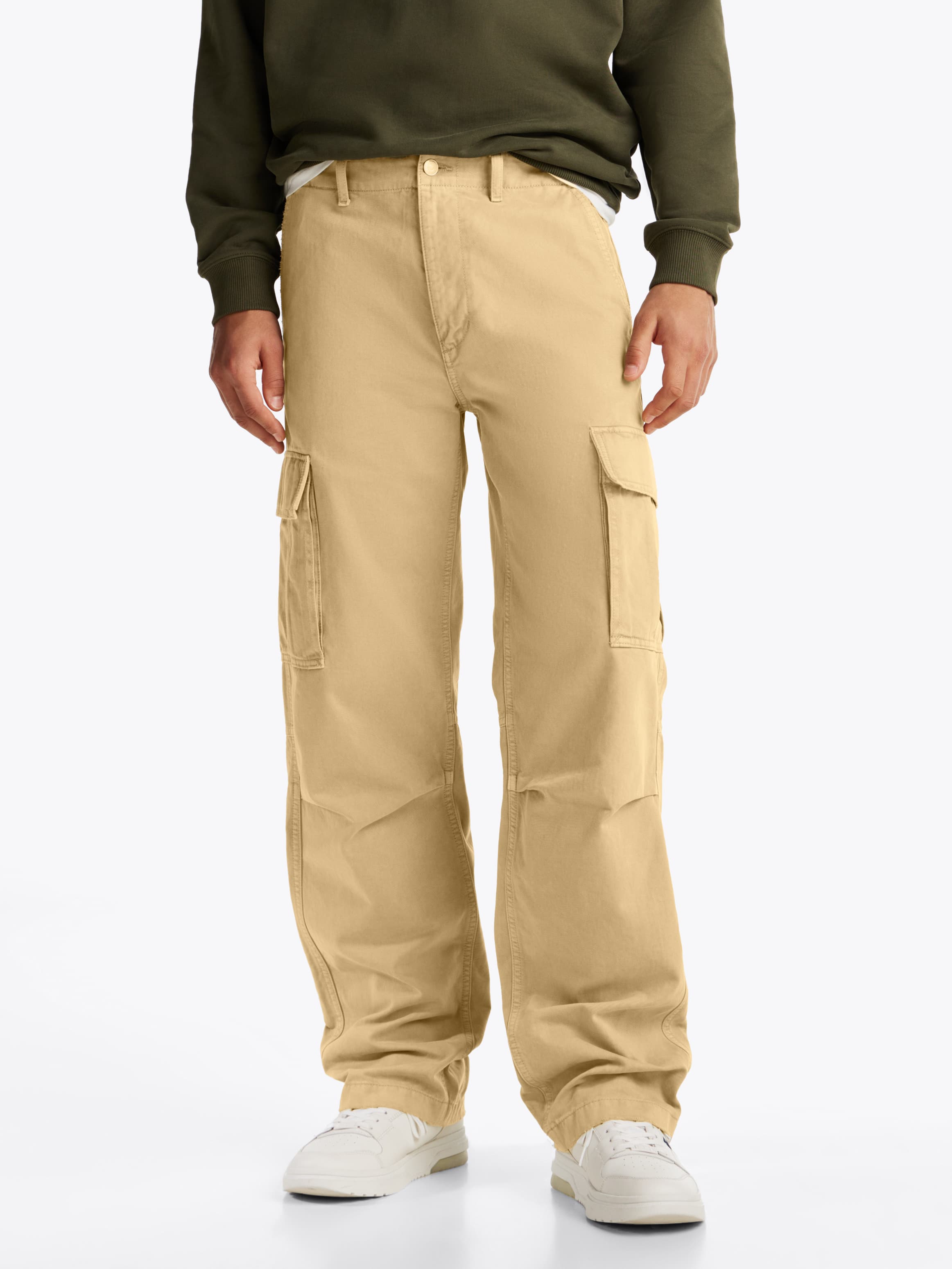 Relaxed Cargo Trousers